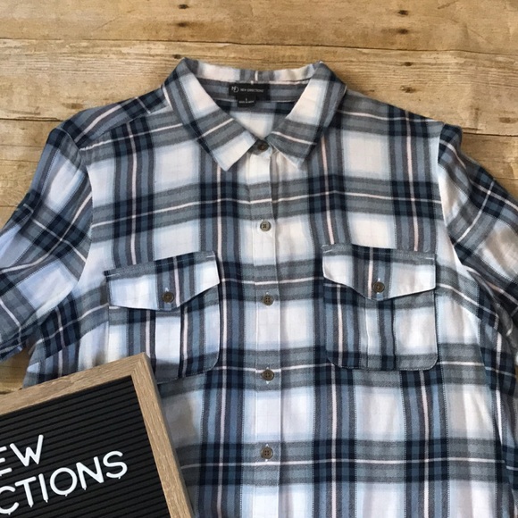 New direction Women’s button down - Picture 2 of 6